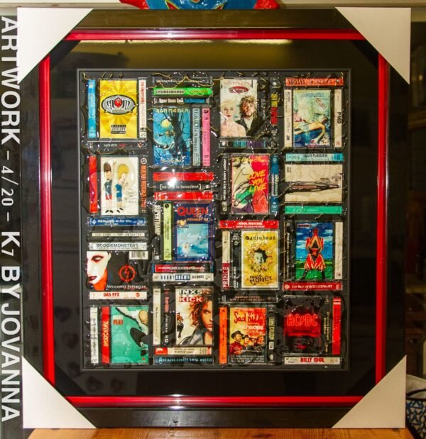 ARTWORK SERIE K7 TAPE - NUM 5 / 20 / OEUVRE DE 49 X 55 CM ENCADRÉE / TARIF TAXES COMPRISES DONT 20% DE TVA EN FRANCE / 5.5% EN EUROPE / TARIF NET POUR LES PAYS HORS C.E.E ( EUROPE ) – Image 2